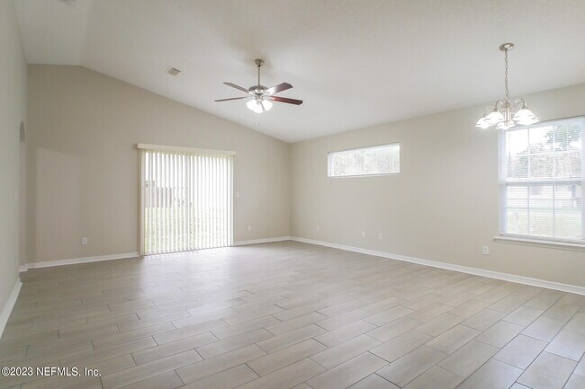 Foto del edificio - 554 Fern Ave