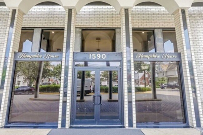 Foto del edificio - 1590 Anderson Ave