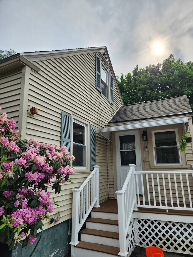 Foto del edificio - 99 Back River Rd