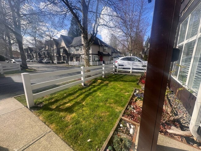 Building Photo - 11757 236 St