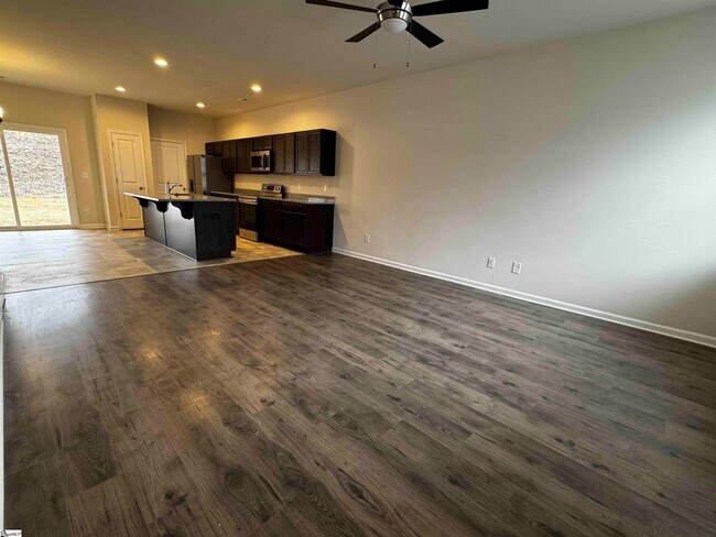 Building Photo - 120 Valley Creek Dr
