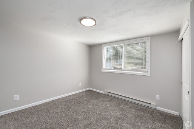 2BR, 1BA - 850SF - Second Bedroom - Clarendon Heights