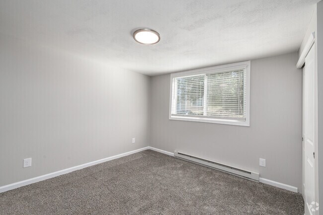 2BR, 1BA - 850SF - Second Bedroom - Clarendon Heights