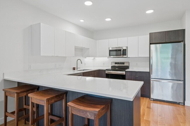 Building Photo - 2 Bedroom Condo at Treetops