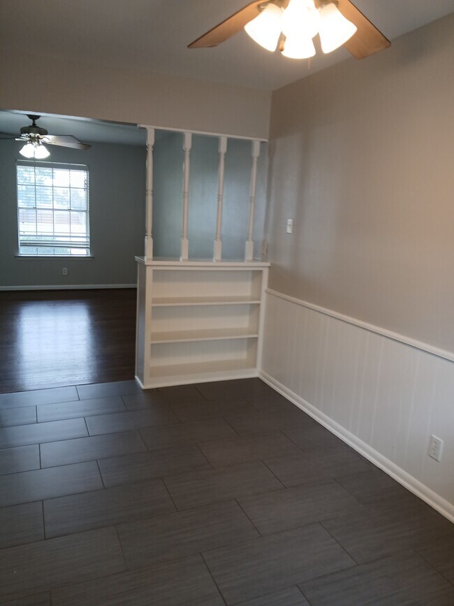 Building Photo - 403 La Salle Dr
