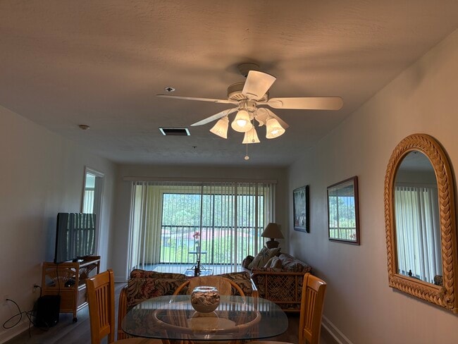 Building Photo - 2124 N Tamiami Trl