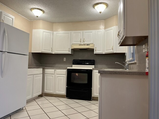 Building Photo - 75 Baldwin Ln