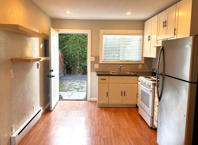Building Photo - 5029 Barrett Ave