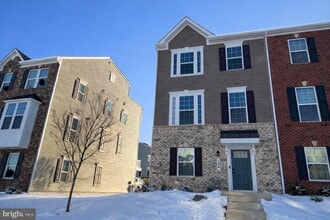 Building Photo - 134 Smt Pt Blvd