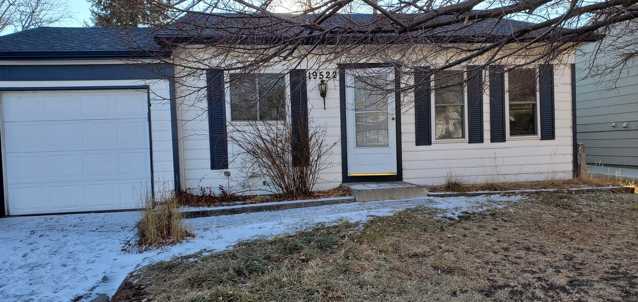 Front of house - 19522 E Buchanan Plz