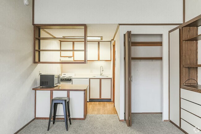 Building Photo - 3228 Brunswick-