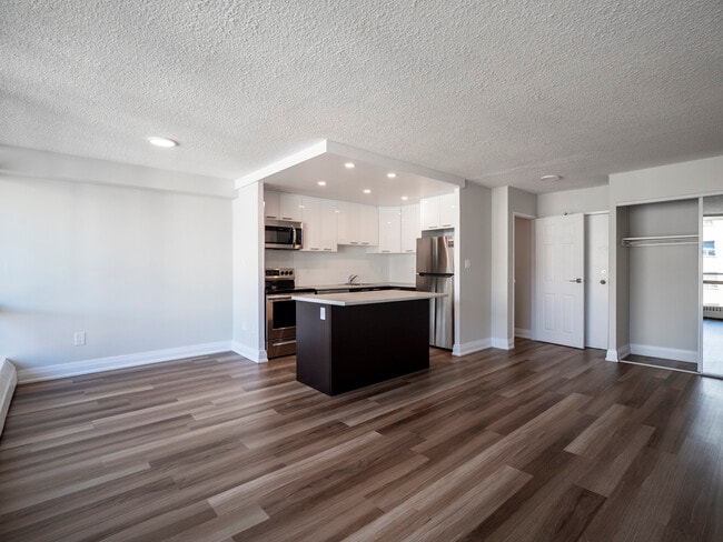 Building Photo - 378 Vine