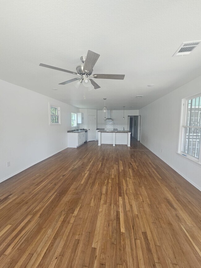 923 McIlvaine, San Antonio, TX 78201 Townhome Rentals in San Antonio