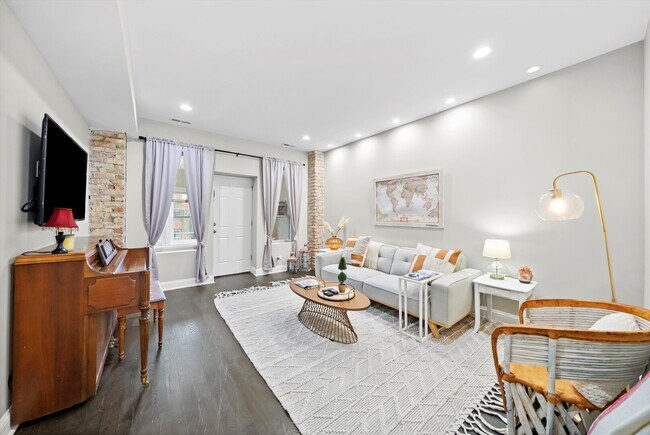 Foto del edificio - 3236 W Eastwood Ave