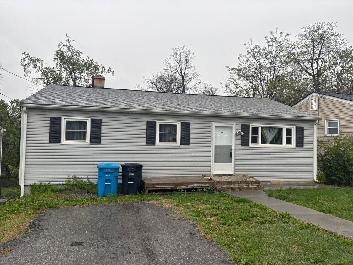Foto principal - 4230 Moomaw Ave NW