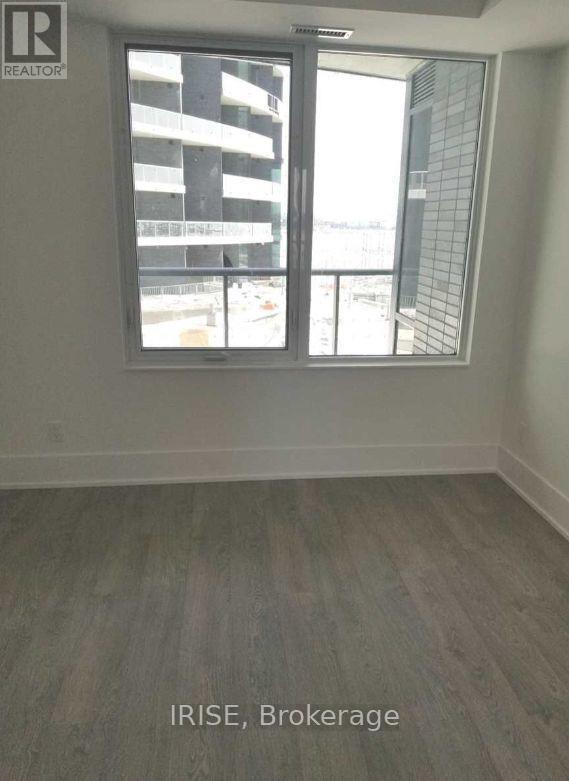 Building Photo - 1 Edgewater Dr