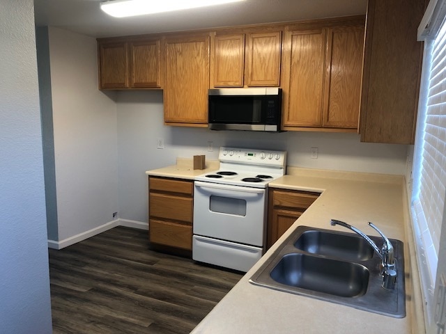 Building Photo - 12407 Summers St