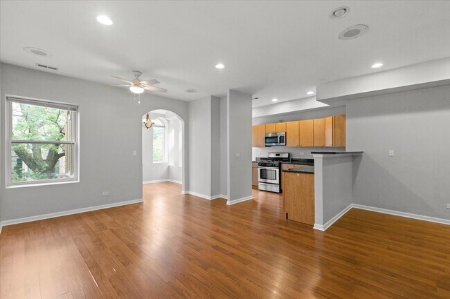 Building Photo - 7717 N Marshfield Ave