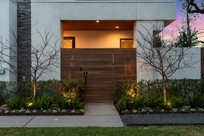 Building Photo - 3002 Ferndale St