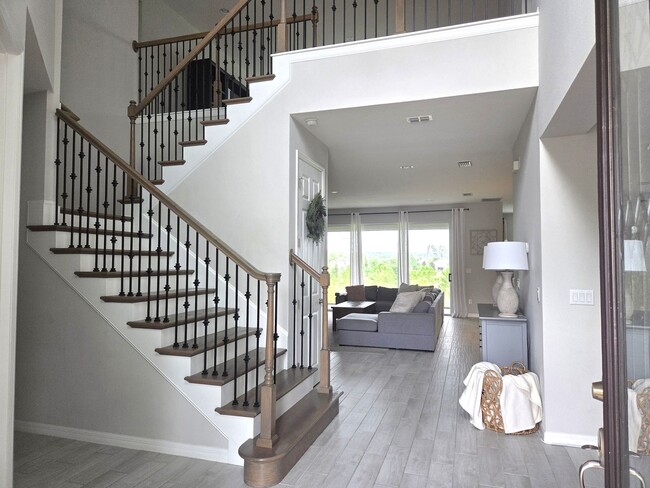 Foto del edificio - Two Story in Gated Lakeview Preserve