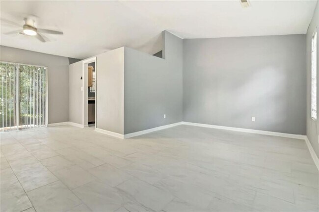 Building Photo - 6925 Cainwood Dr