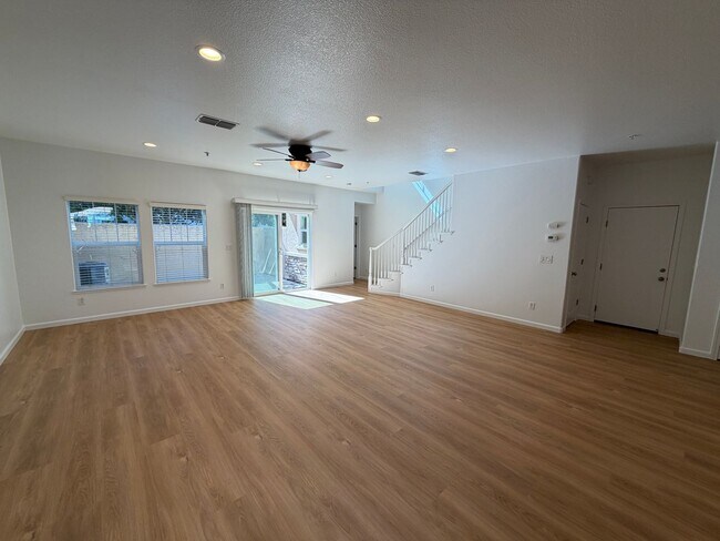 Building Photo - 3301 N Park Dr