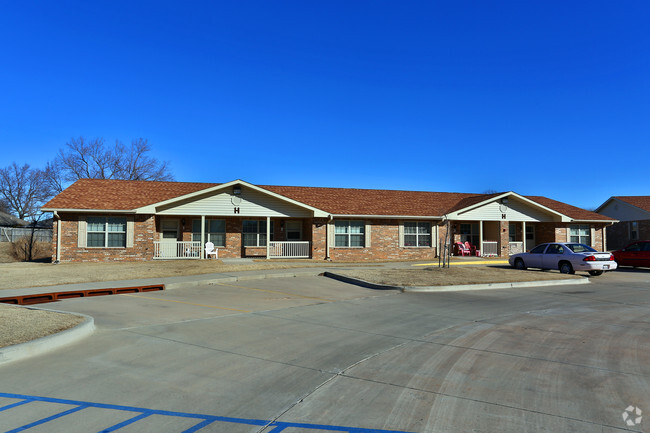 Foto del edificio - Brooke Village Senior Apartments