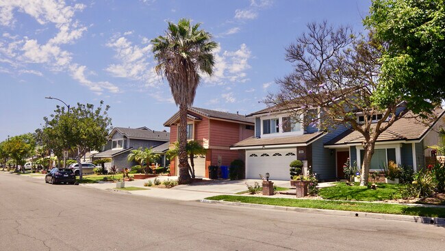 Building Photo - 5245 W Goldenwood Dr