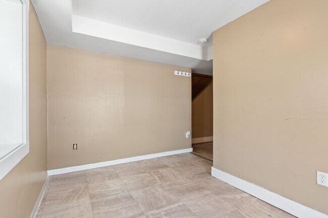 Foto del edificio - 3/4 Bedroom 2 Bath Condo For Rent