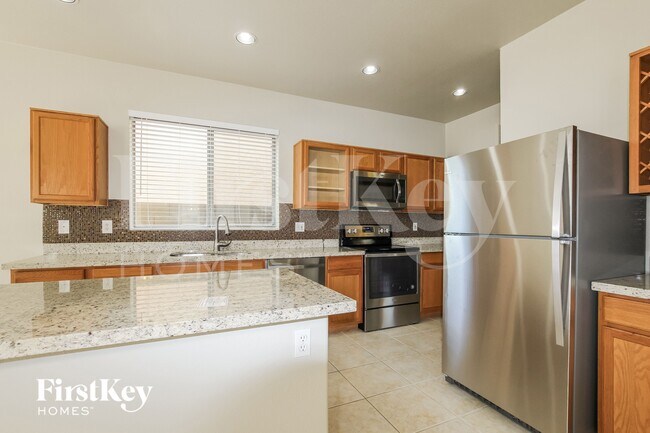 Foto del edificio - 15029 W Larkspur Dr