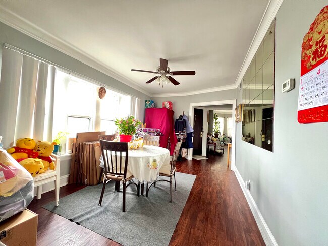Foto del edificio - 5645 N Kimball Ave