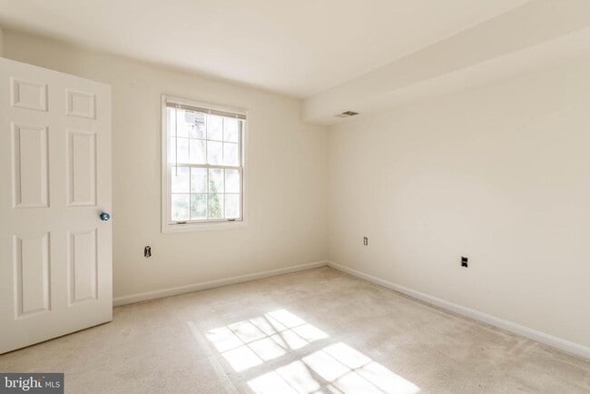 Building Photo - 105 Westwick Ct