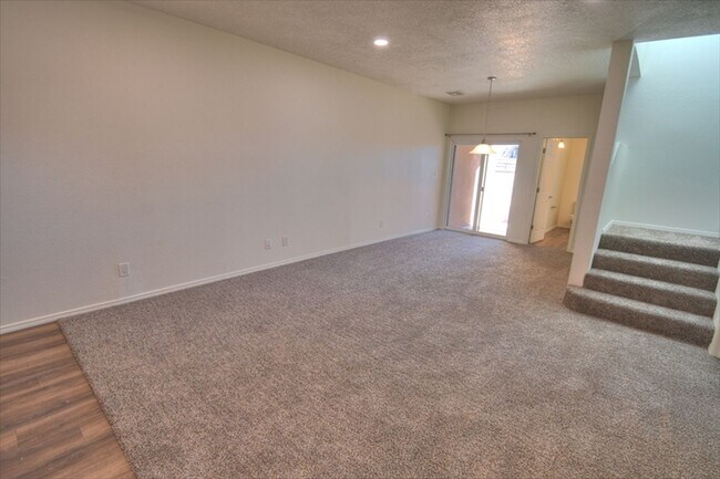 Foto del edificio - North Valley Town Home READY NOW!