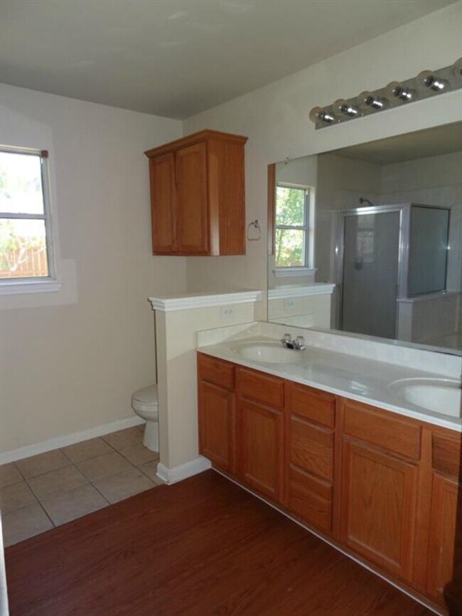 Building Photo - 21000 Godolophin Ct