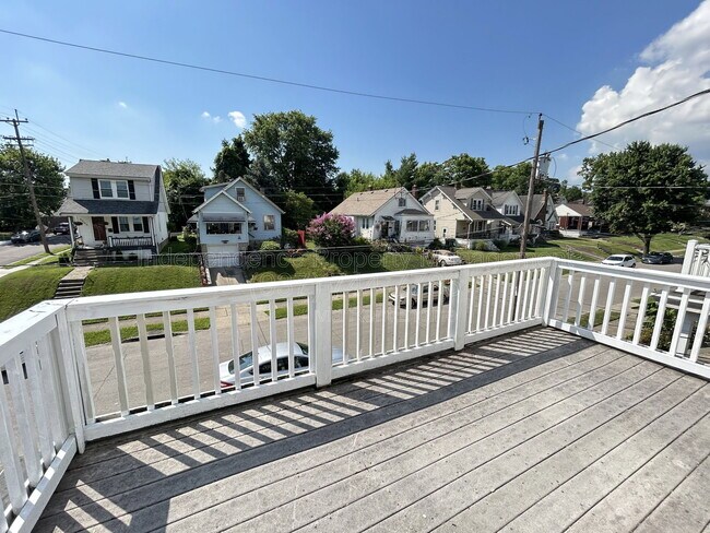 Foto del edificio - 5563 Bosworth Pl