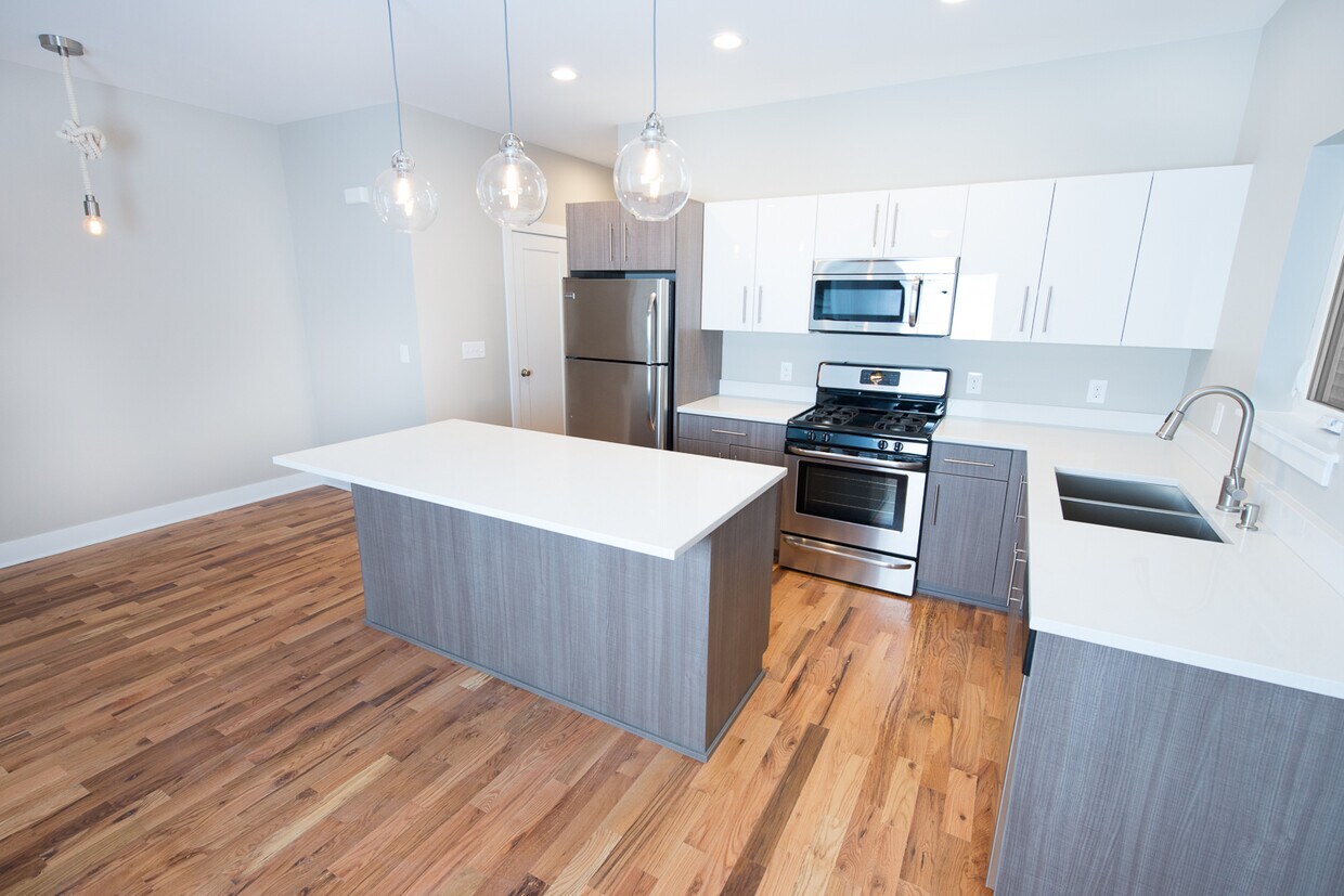 Foto principal - 1610 E Belleview Pl