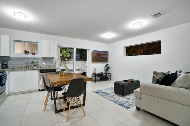 Foto del edificio - 1285 NW 42nd St