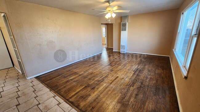 Building Photo - 1012 E Brazos St