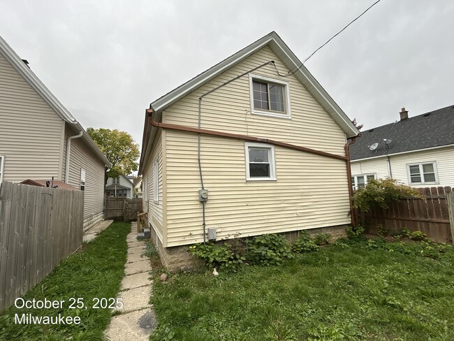 Building Photo - 1560 S 26th St