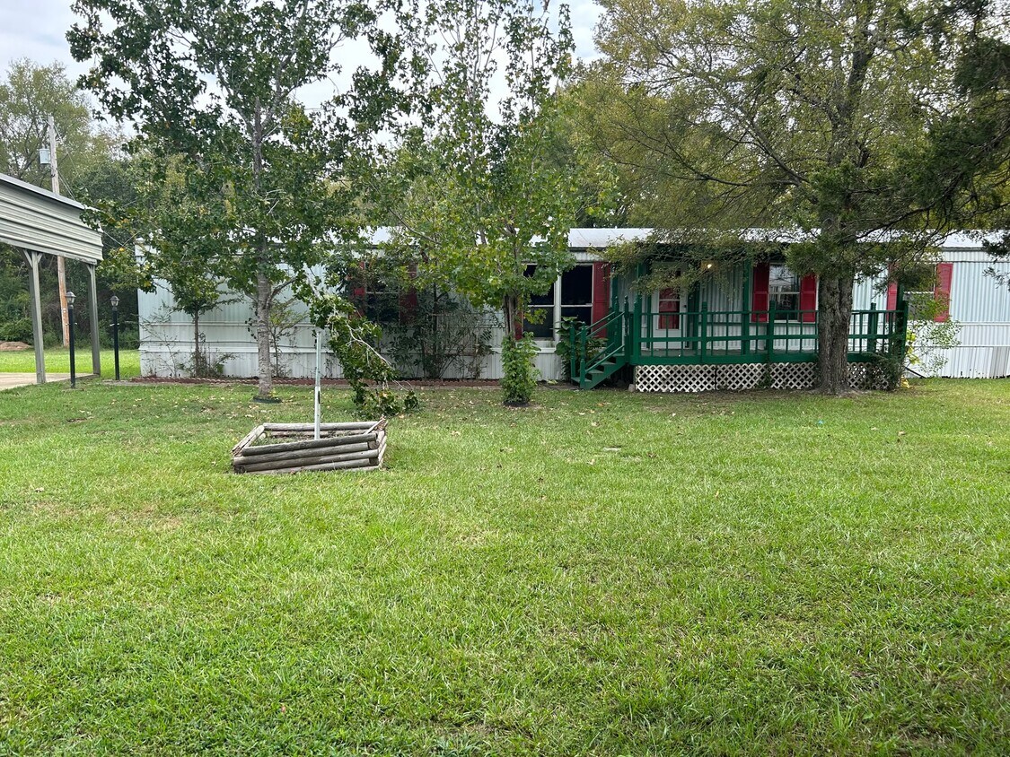 Foto principal - 705 S Davis St