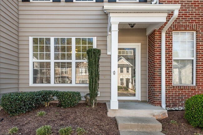 Foto del edificio - Gorgeous 2Bed/2.5 Bath in Desirable Raleig...