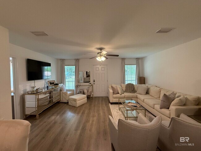 Building Photo - 6877 Park Dr