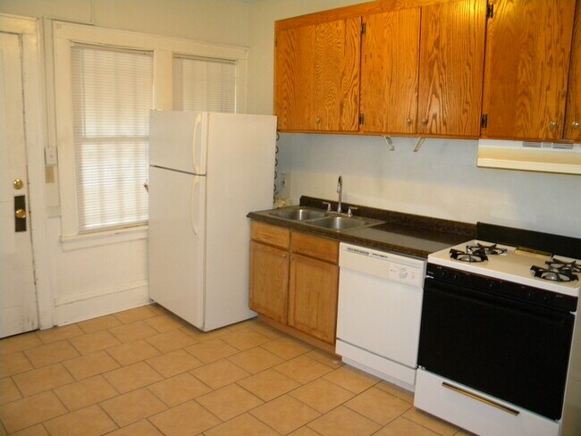 Building Photo - 410 5th St NE