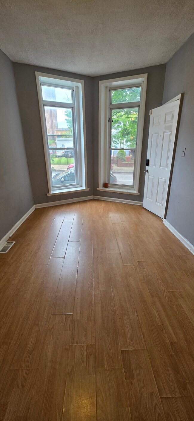 Building Photo - 2572 McCulloh St
