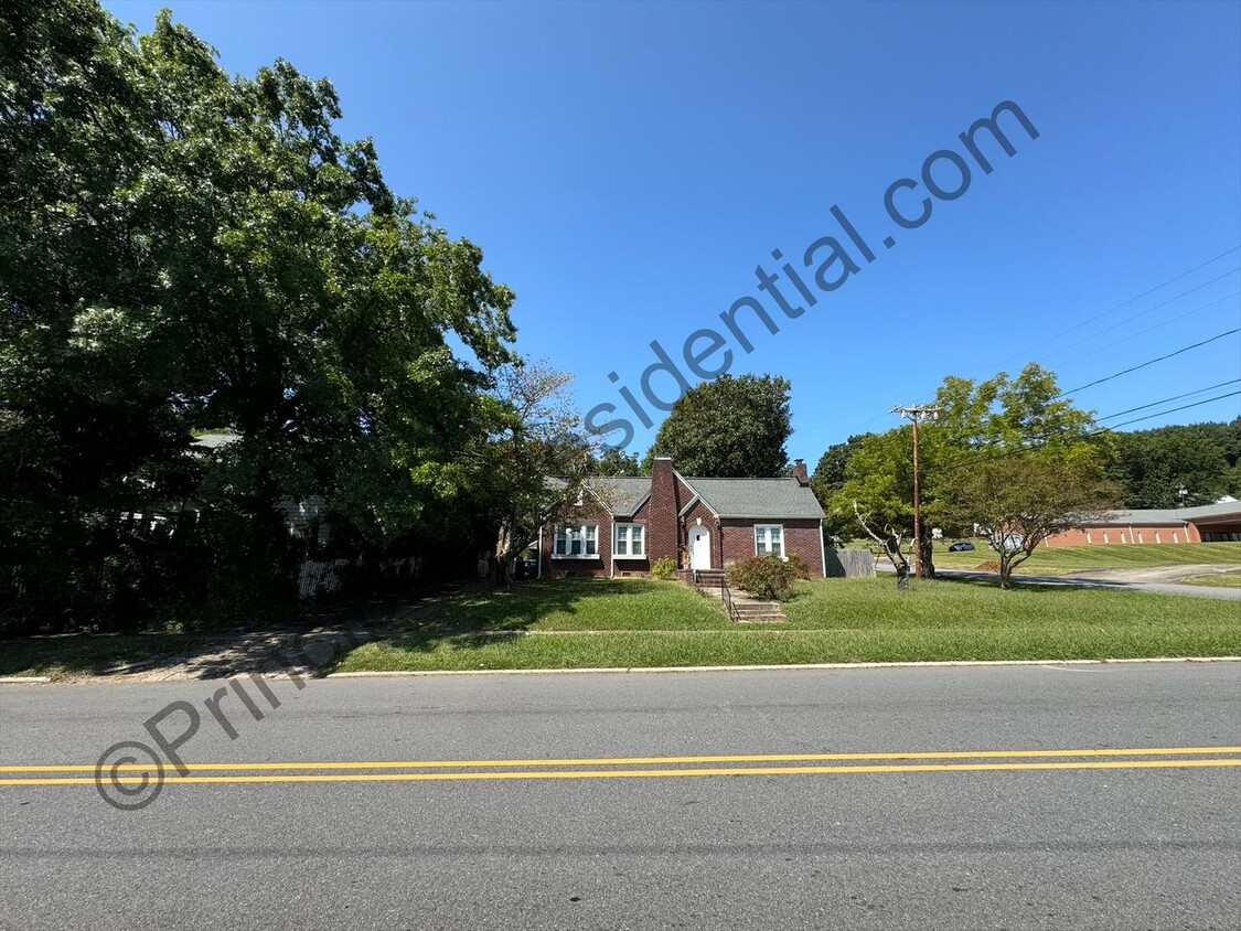 Primary Photo - Great Home in Bessemer City!