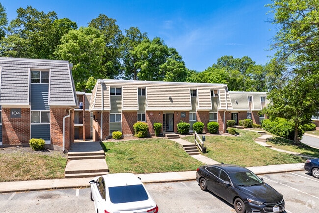 Building Photo - Flats at Newport Crossing