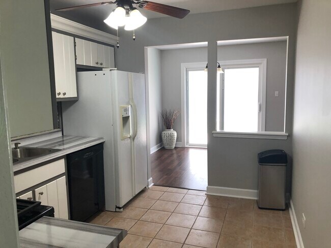 Building Photo - 16140 Apple Ln