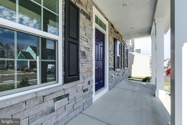 Building Photo - 204 Elmsley Ln