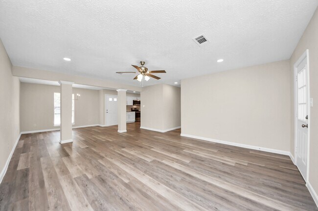 Building Photo - 14235 Rosetta Dr