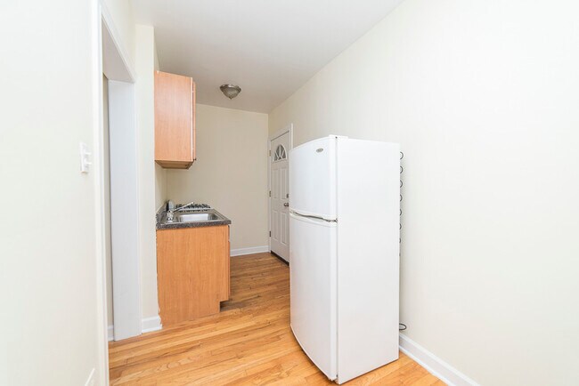 Building Photo - 431 W Belden Ave